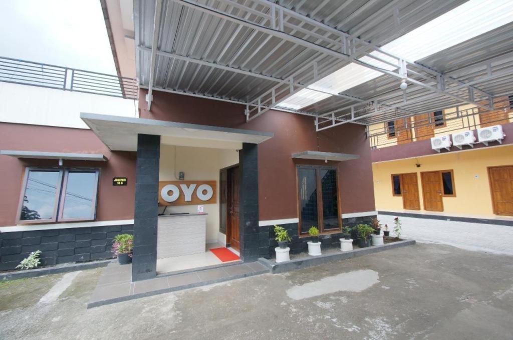 Oyo 347 Bayang Brothers Guest House Maguwo Eksteriør bilde